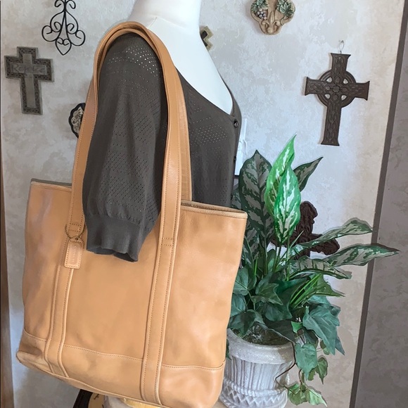 Coach Handbags - 👜COACH Large Caramel-Tan LEATHER Tote C2S-6509💕
